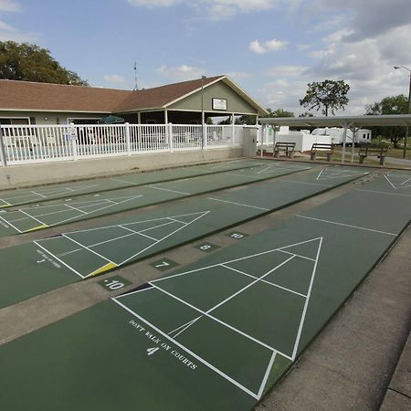 Clerbrook Golf & Rv Resort Caravan Park クレルモン エクステリア 写真