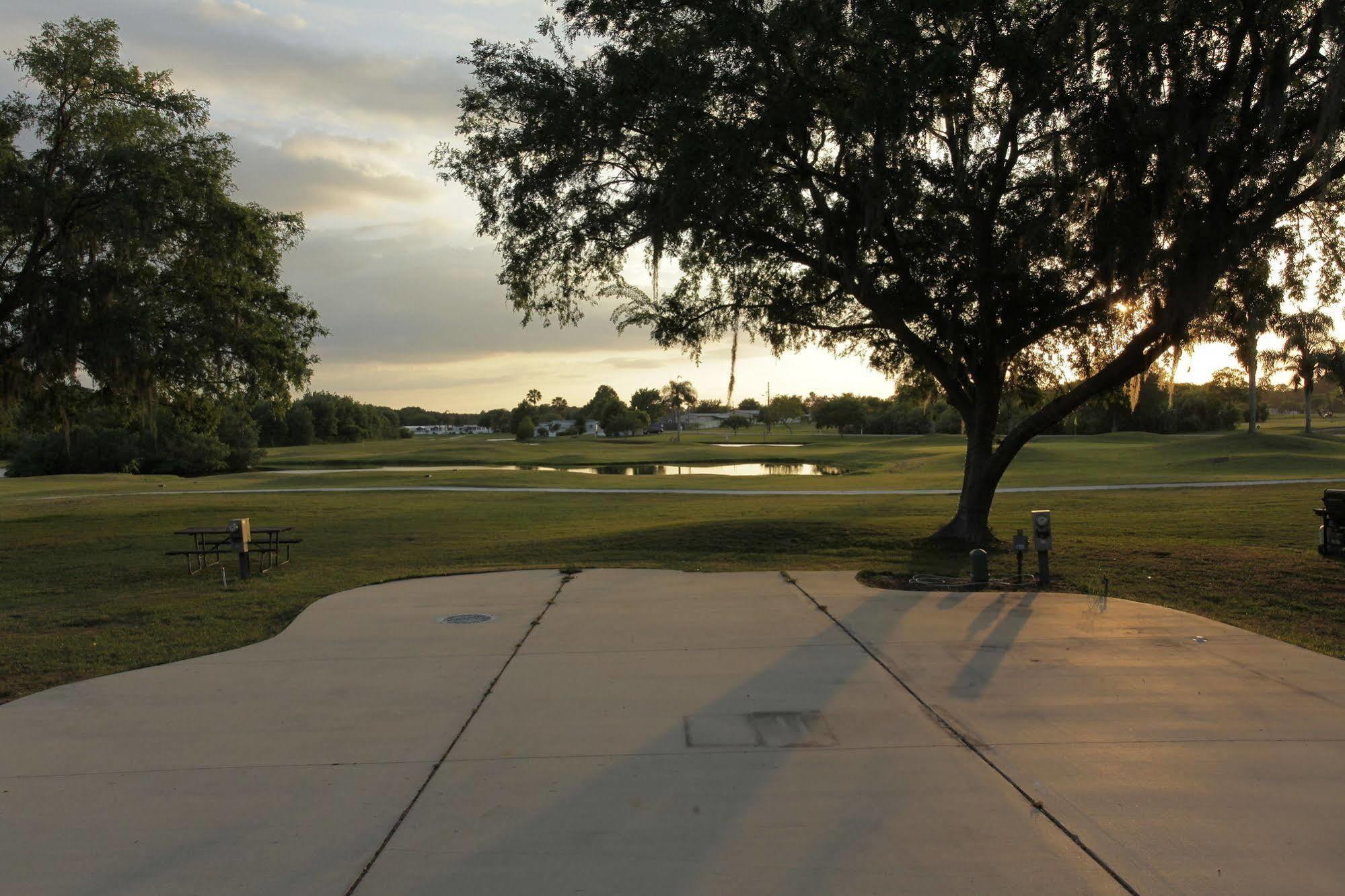 Clerbrook Golf & Rv Resort Caravan Park クレルモン エクステリア 写真