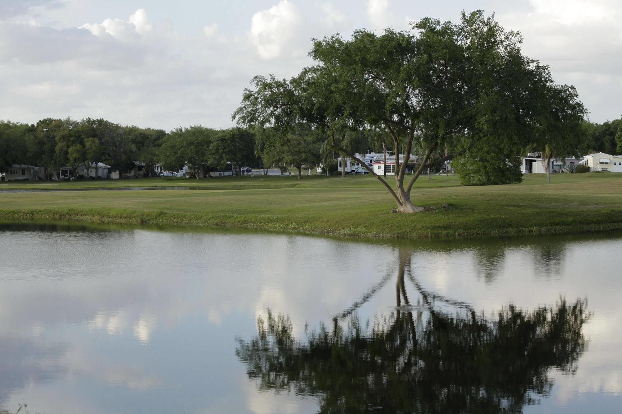 Clerbrook Golf & Rv Resort Caravan Park クレルモン エクステリア 写真